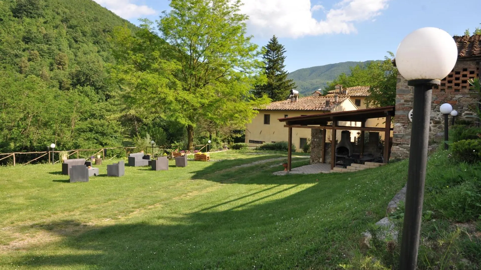 Locanda Di Alberi Borgo San Lorenzo 2*,  Italy